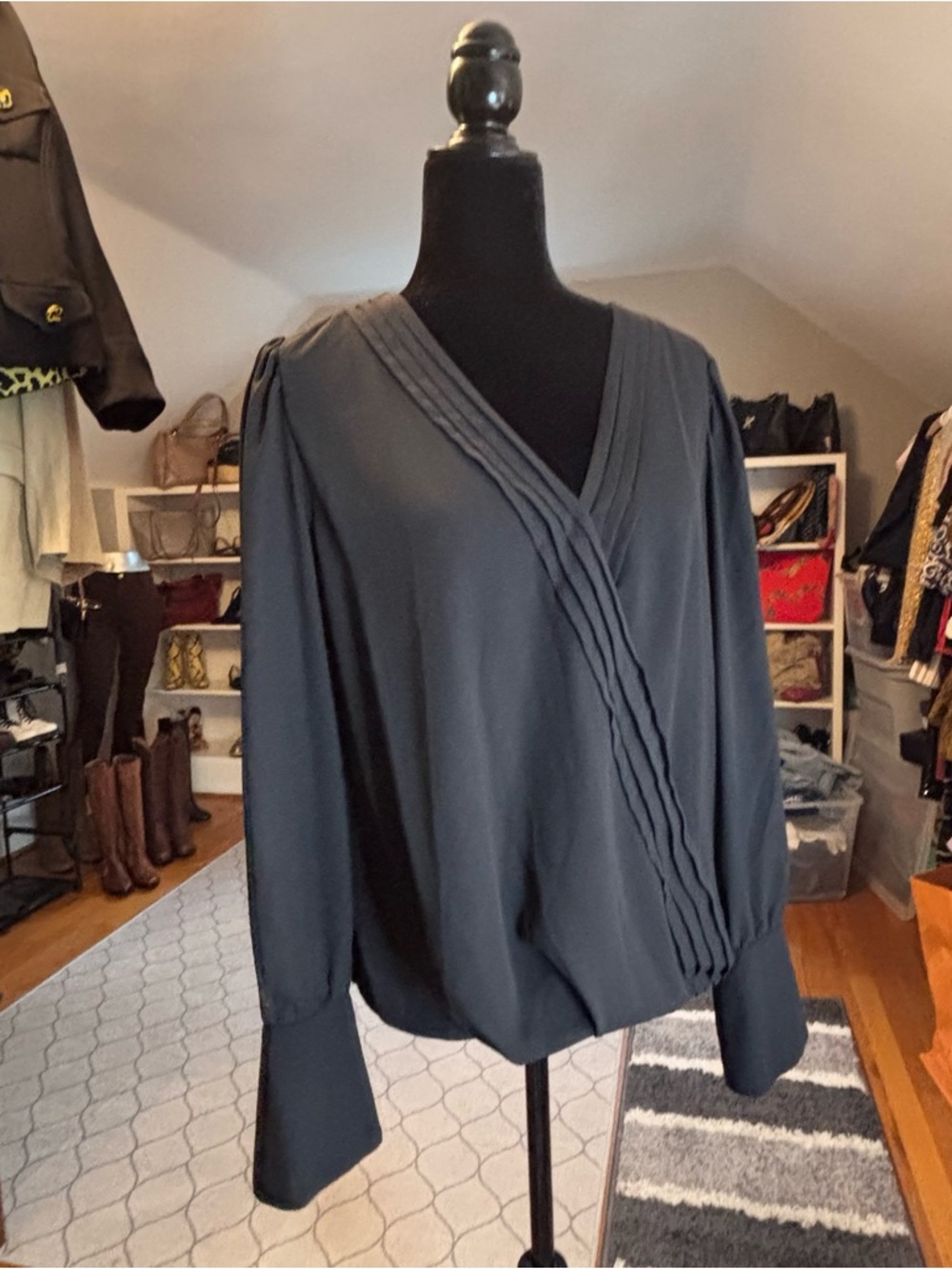 Halogen Women's Black Faux Wrap V-neck Pleated Long Sleeve Blouse Top Siez L - Picture 9 of 9